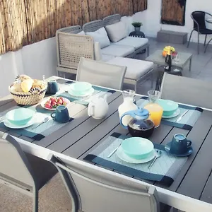 - Private Spacious Sunlit Patio Holiday home